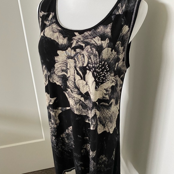 High Low Sleeveless Floral Top - Picture 3 of 4